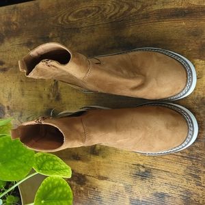 New Universal Thread Challah Faux Suede Chestnut Color Boots Size 7